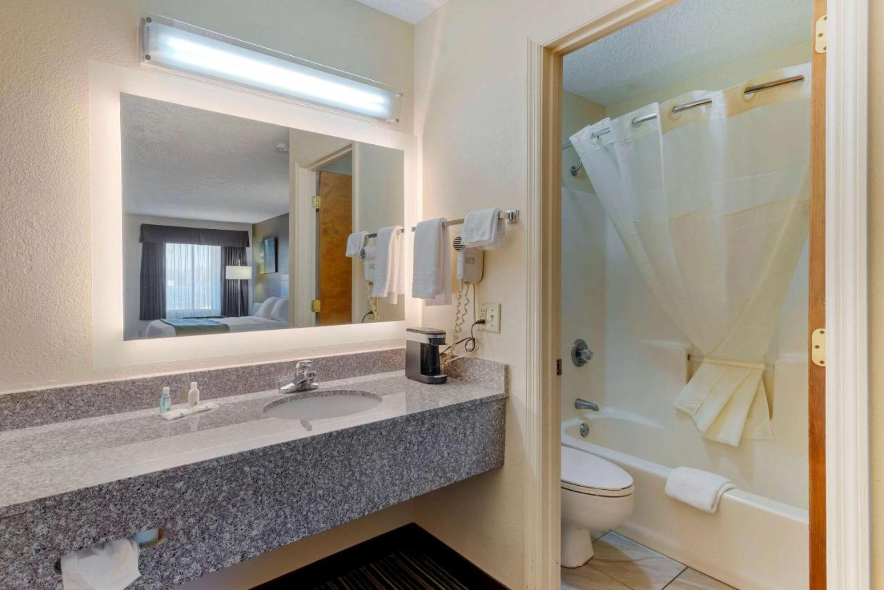 Quality Inn Ashburn Exteriör bild